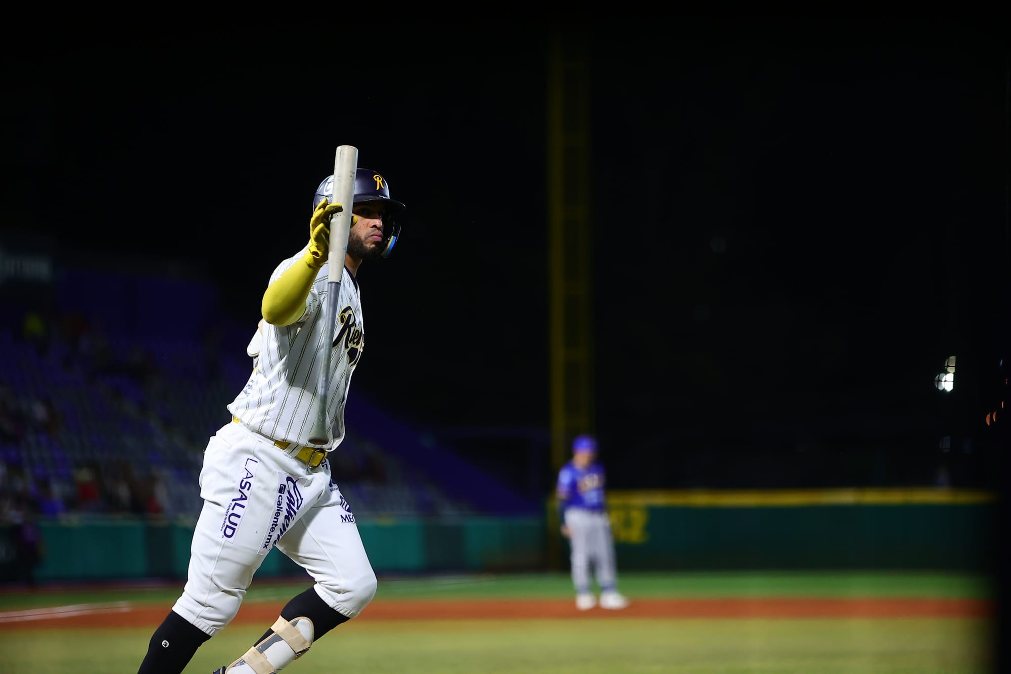 Cinco jonrones impulsan a Rieleros en el arranque de la serie