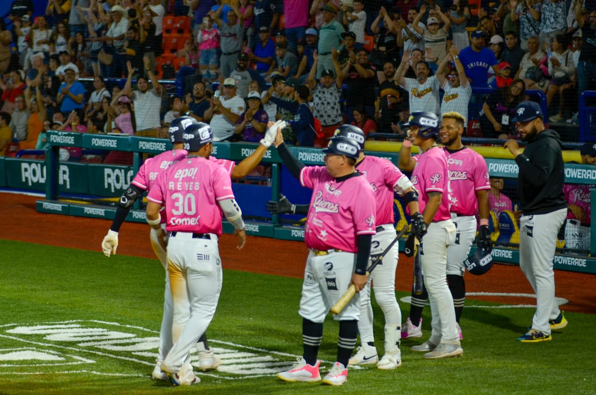 Con grand slam de Leo Reginatto Rieleros empata la serie ante Sultanes