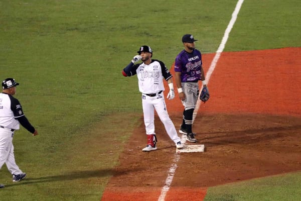 Ciclo de Yadiel Hernández impulsa triunfo 11-3 de Tecos sobre Rieleros