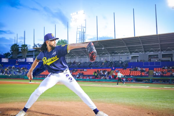 Rieleros pega primero ante Saraperos con noche explosiva de José Rondón